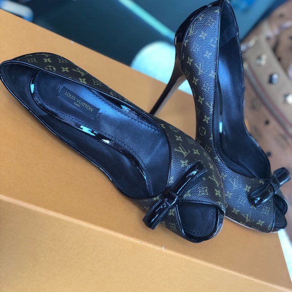 Louis Vuitton Monogram Canvas Malibu PeepToe Pumps - Picture 6 of 8